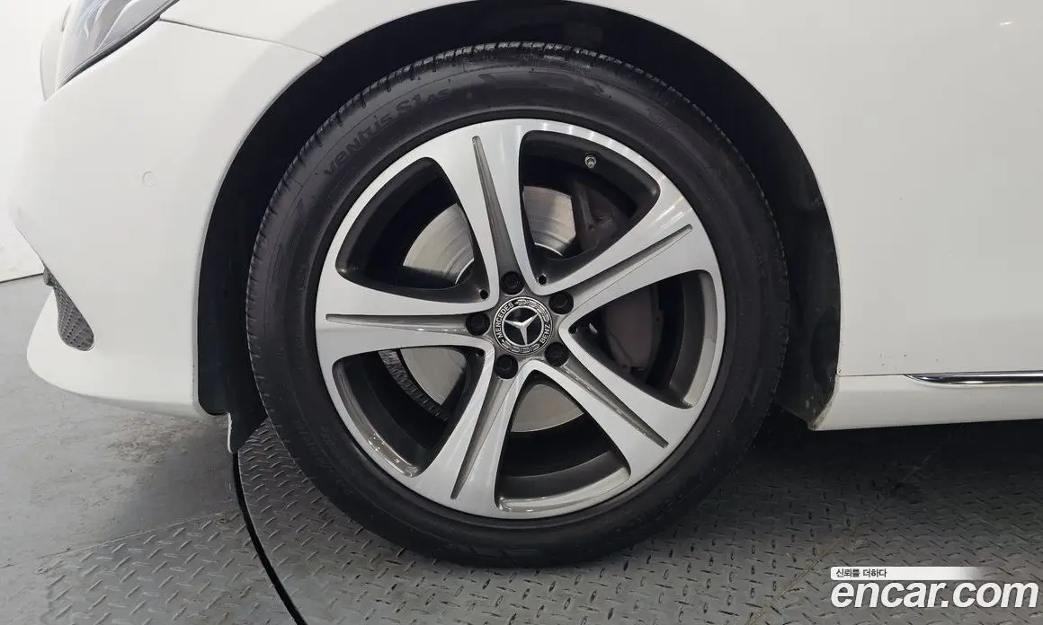 Mercedes-Benz E-Class 2017 2.0 автомат (гидро), фото 5 Mercedes-Benz E-Class 2017 2.0 автомат (гидро), фото 5