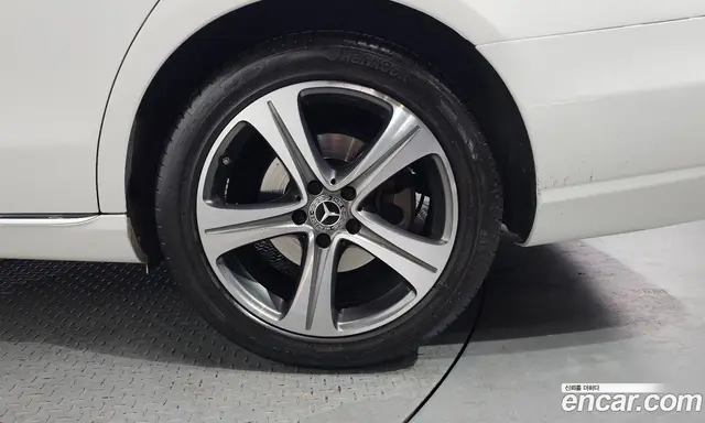Mercedes-Benz E-Class 2017 2.0 автомат (гидро), миниатюра 7 Mercedes-Benz E-Class 2017 2.0 автомат (гидро), миниатюра 7
