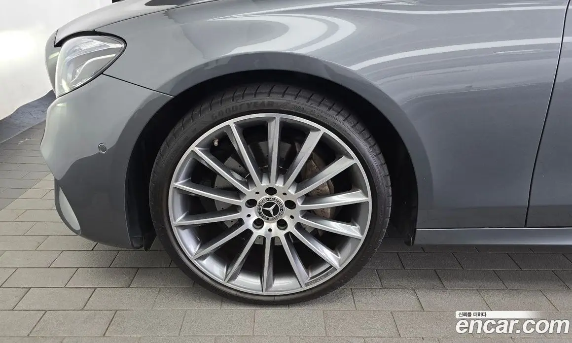 Mercedes-Benz E-Class 2017 2.0 автомат (гидро), фото 5 Mercedes-Benz E-Class 2017 2.0 автомат (гидро), фото 5