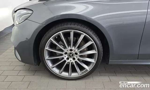 Mercedes-Benz E-Class 2017 2.0 автомат (гидро), миниатюра 5 Mercedes-Benz E-Class 2017 2.0 автомат (гидро), миниатюра 5