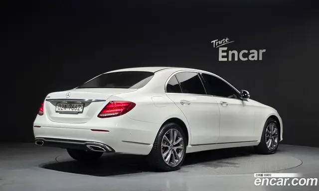 Mercedes-Benz E-Class 2017 2.0 автомат (гидро), миниатюра 2 Mercedes-Benz E-Class 2017 2.0 автомат (гидро), миниатюра 2