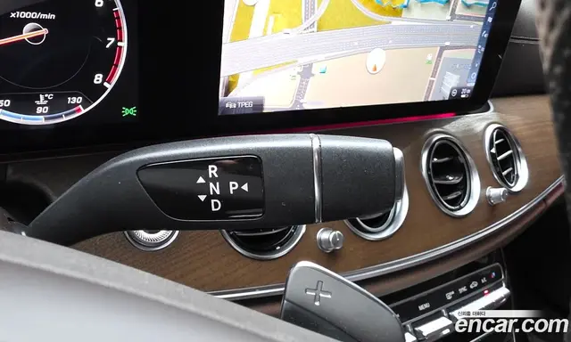 Mercedes-Benz E-Class 2018 2.0 автомат (гидро), миниатюра 12
