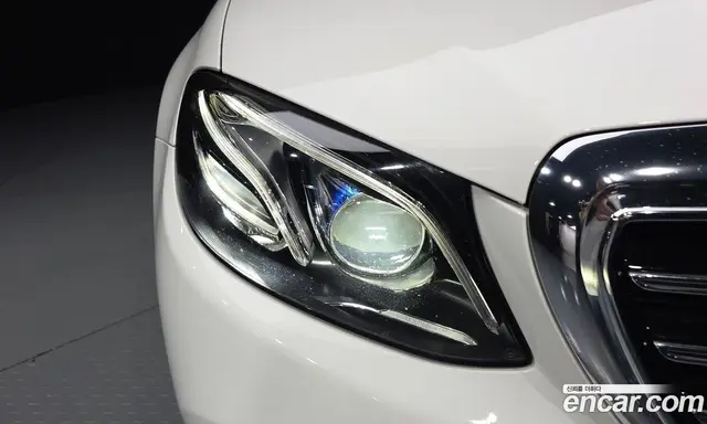 Mercedes-Benz E-Class 2018 2.0 автомат (гидро), миниатюра 8