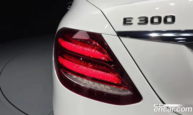 Mercedes-Benz E-Class 2018 2.0 автомат (гидро), миниатюра 9