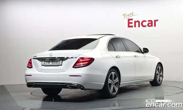 Mercedes-Benz E-Class 2018 2.0 автомат (гидро), миниатюра 2