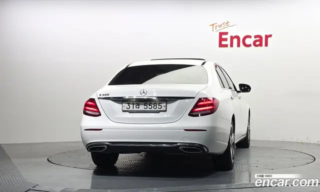 Mercedes-Benz E-Class 2018 2.0 автомат (гидро), миниатюра 4