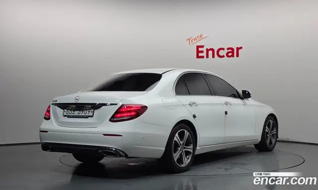 Mercedes-Benz E-Class 2018 2.0 автомат (гидро), миниатюра 2