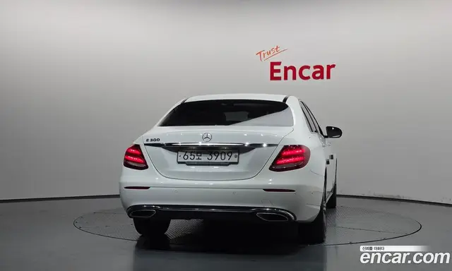 Mercedes-Benz E-Class 2018 2.0 автомат (гидро), миниатюра 4