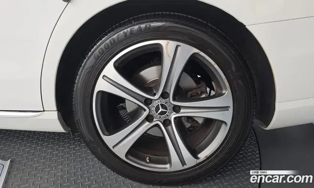 Mercedes-Benz E-Class 2018 2.0 автомат (гидро), миниатюра 7