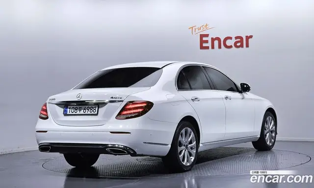 Mercedes-Benz E-Class 2018 2.0 автомат (гидро), миниатюра 2 Mercedes-Benz E-Class 2018 2.0 автомат (гидро), миниатюра 2