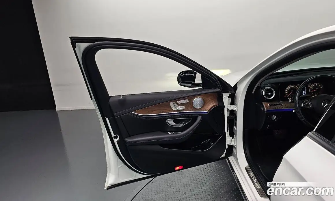 Mercedes-Benz E-Class 2018 2.0 автомат (гидро), фото 14 Mercedes-Benz E-Class 2018 2.0 автомат (гидро), фото 14