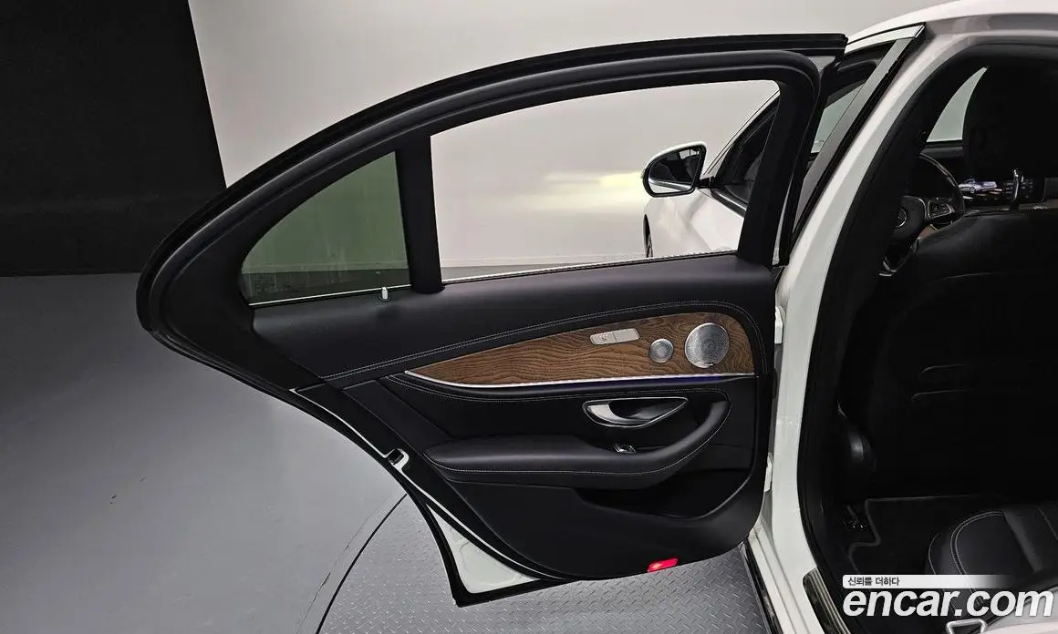 Mercedes-Benz E-Class 2018 2.0 автомат (гидро), фото 15 Mercedes-Benz E-Class 2018 2.0 автомат (гидро), фото 15