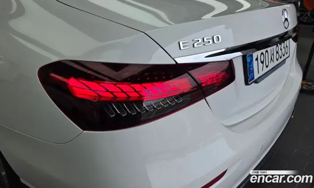 Mercedes-Benz E-Class 2023 2.0 автомат (гидро), миниатюра 9 Mercedes-Benz E-Class 2023 2.0 автомат (гидро), миниатюра 9
