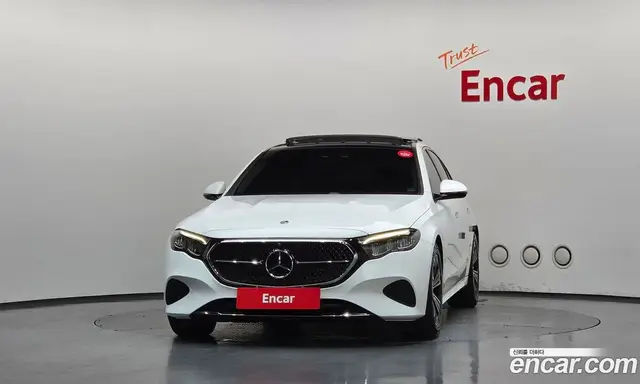 Mercedes-Benz E-Class 2024 2.0 автомат (гидро), миниатюра 3