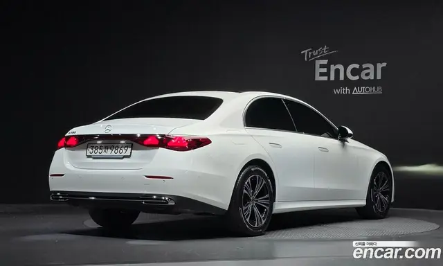 Mercedes-Benz E-Class 2024 2.0 автомат (гидро), миниатюра 2