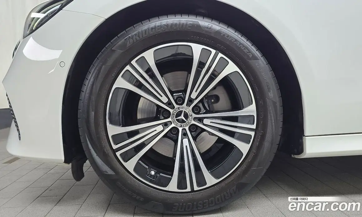 Mercedes-Benz E-Class 2024 2.0 автомат (гидро), фото 5