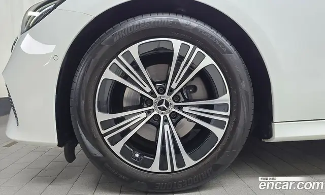 Mercedes-Benz E-Class 2024 2.0 автомат (гидро), миниатюра 5