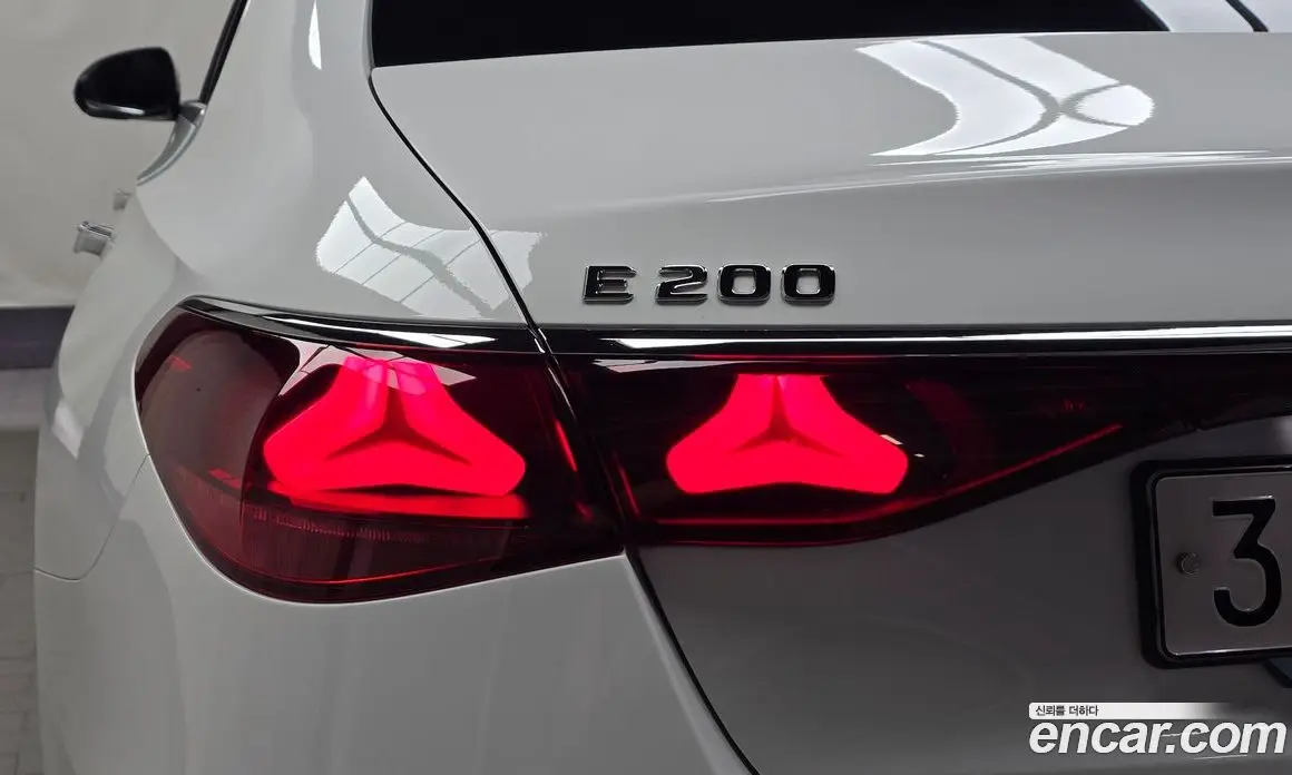 Mercedes-Benz E-Class 2024 2.0 автомат (гидро), фото 9