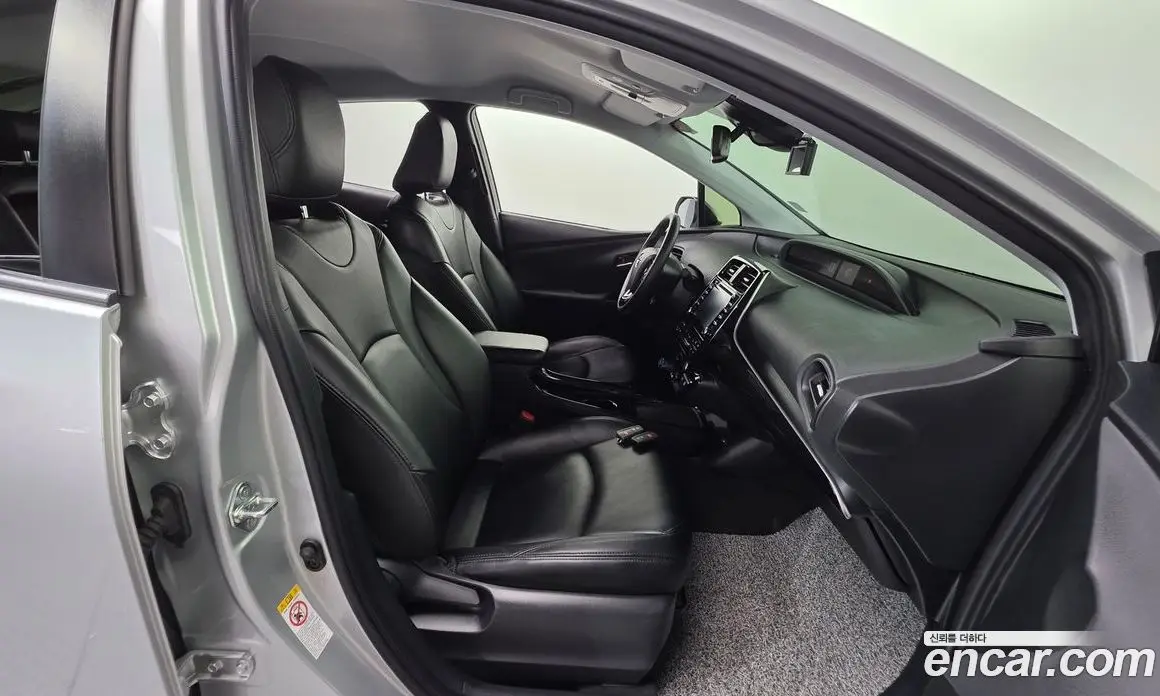 Toyota Prius 2022 1.8 автомат (гидро), фото 16
