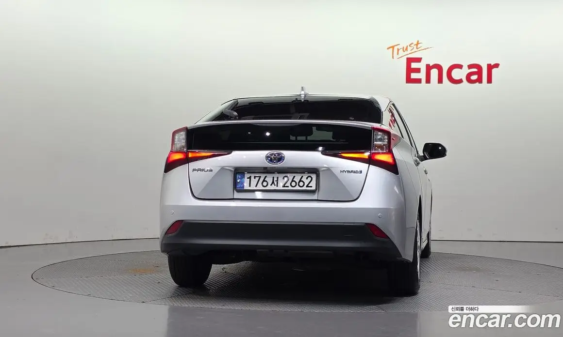 Toyota Prius 2022 1.8 автомат (гидро), фото 4