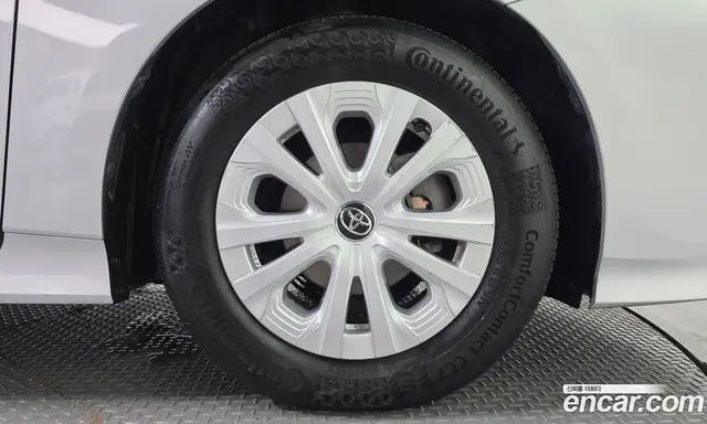 Toyota Prius 2022 1.8 автомат (гидро), миниатюра 5