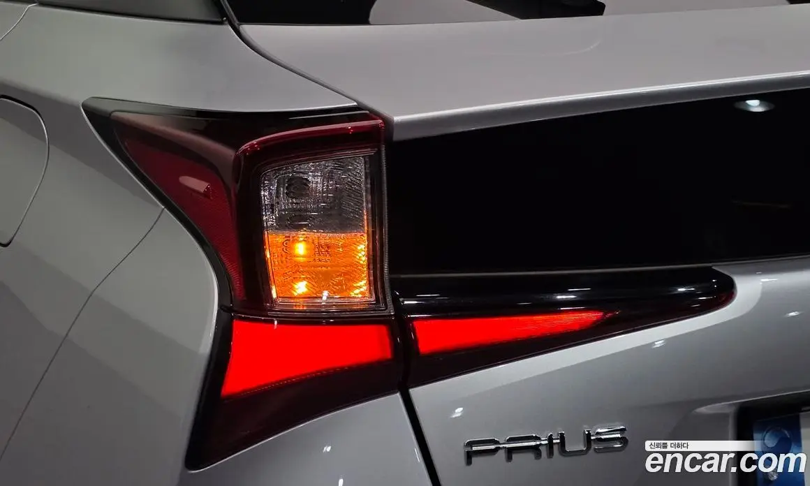 Toyota Prius 2022 1.8 автомат (гидро), фото 9