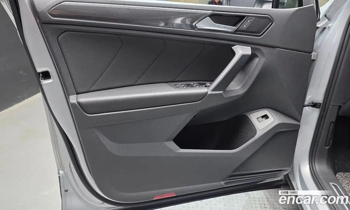 Volkswagen Tiguan 2018 2.0 автомат (гидро), фото 14 Volkswagen Tiguan 2018 2.0 автомат (гидро), фото 14