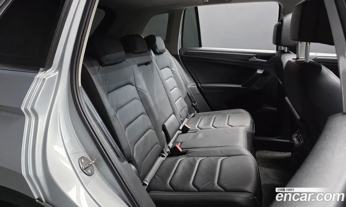 Volkswagen Tiguan 2018 2.0 автомат (гидро), фото 17 Volkswagen Tiguan 2018 2.0 автомат (гидро), фото 17