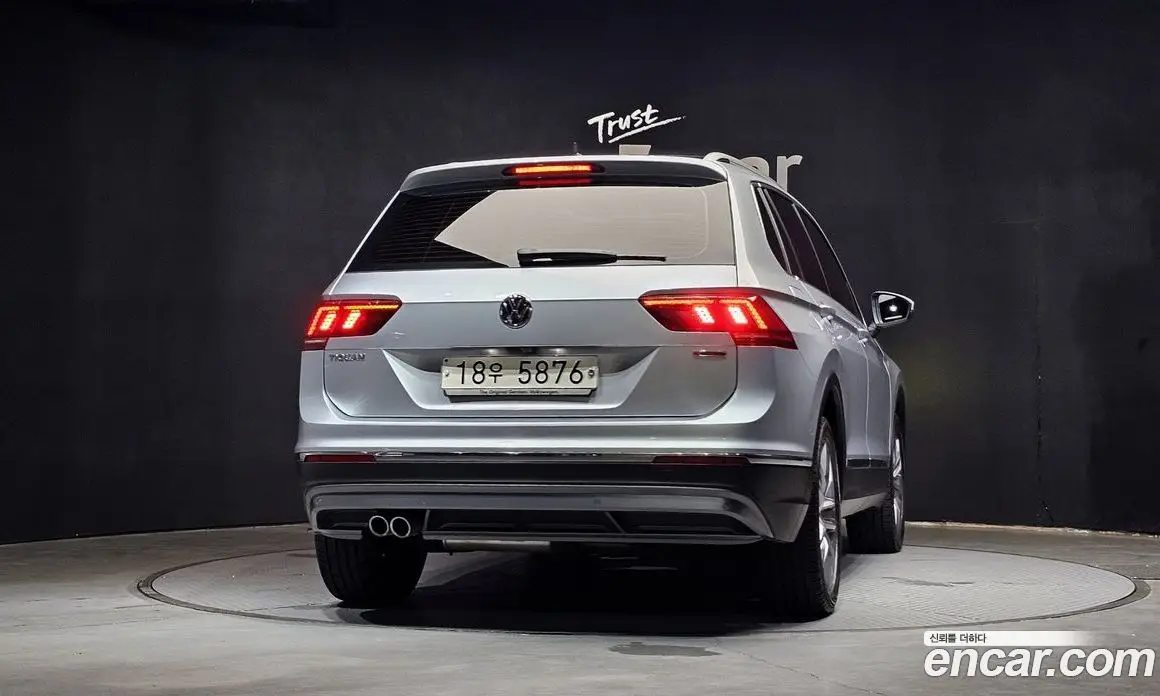 Volkswagen Tiguan 2018 2.0 автомат (гидро), фото 4 Volkswagen Tiguan 2018 2.0 автомат (гидро), фото 4