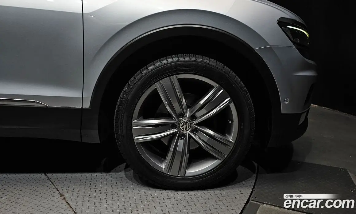 Volkswagen Tiguan 2018 2.0 автомат (гидро), фото 7 Volkswagen Tiguan 2018 2.0 автомат (гидро), фото 7