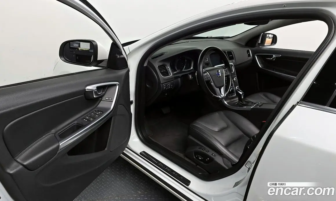 Volvo S60 2014 1.6 автомат (гидро), фото 12 Volvo S60 2014 1.6 автомат (гидро), фото 12