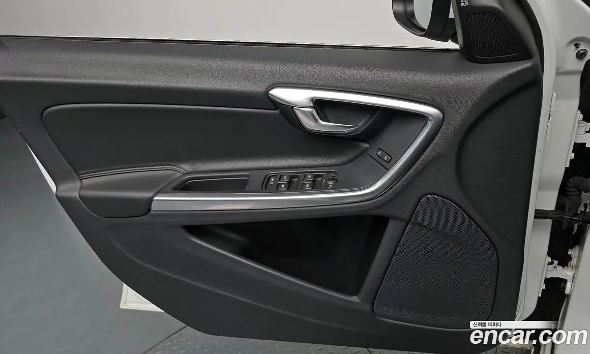 Volvo S60 2014 1.6 автомат (гидро), фото 13 Volvo S60 2014 1.6 автомат (гидро), фото 13