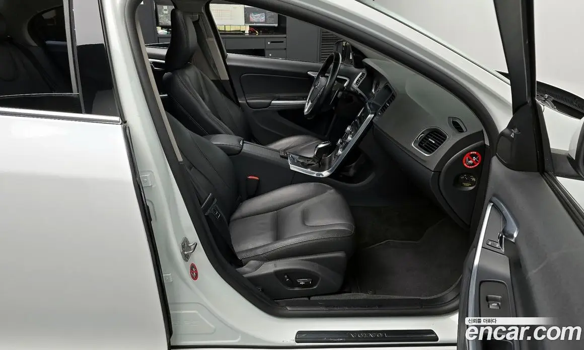 Volvo S60 2014 1.6 автомат (гидро), фото 16 Volvo S60 2014 1.6 автомат (гидро), фото 16