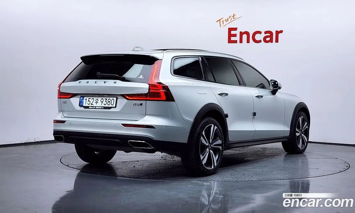 Volvo V60 2021 2.0 автомат (гидро), фото 2 Volvo V60 2021 2.0 автомат (гидро), фото 2