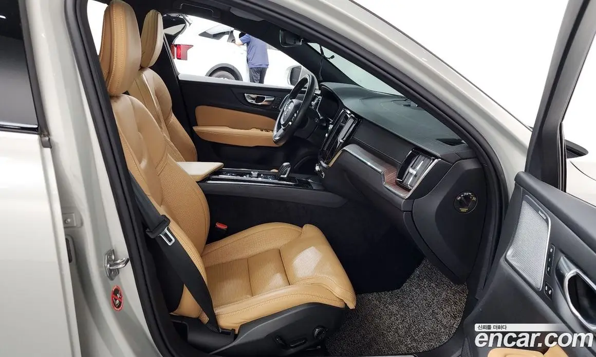 Volvo V60 2021 2.0 автомат (гидро), фото 16 Volvo V60 2021 2.0 автомат (гидро), фото 16