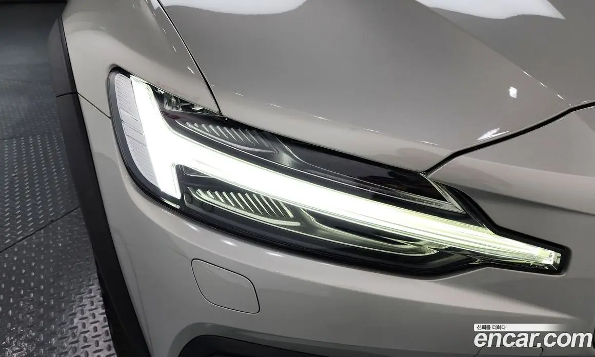 Volvo V60 2021 2.0 автомат (гидро), фото 8 Volvo V60 2021 2.0 автомат (гидро), фото 8