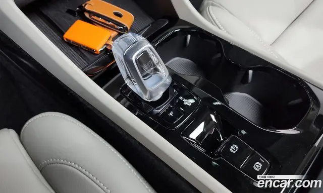 Volvo XC40 2025 2.0 автомат (гидро), миниатюра 12