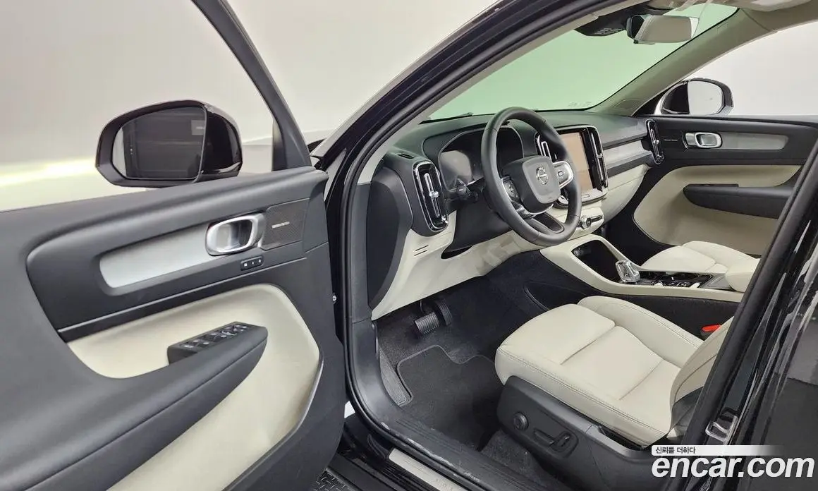 Volvo XC40 2025 2.0 автомат (гидро), фото 13 Volvo XC40 2025 2.0 автомат (гидро), фото 13