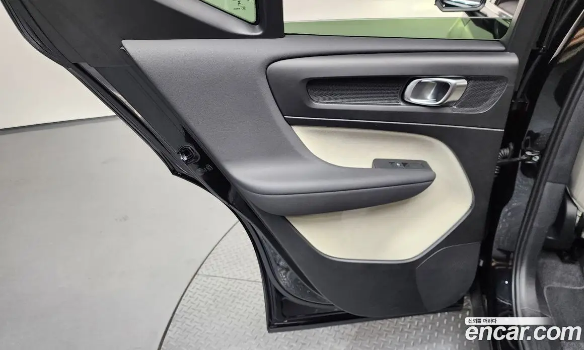 Volvo XC40 2025 2.0 автомат (гидро), фото 15 Volvo XC40 2025 2.0 автомат (гидро), фото 15