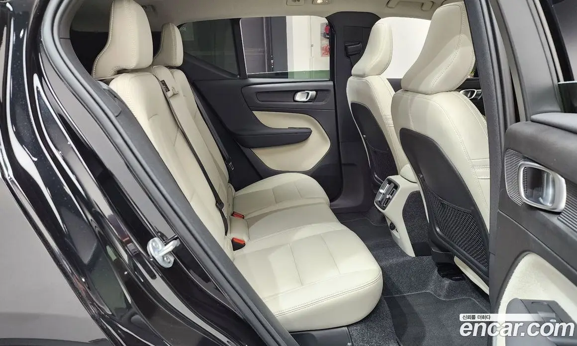 Volvo XC40 2025 2.0 автомат (гидро), фото 17 Volvo XC40 2025 2.0 автомат (гидро), фото 17