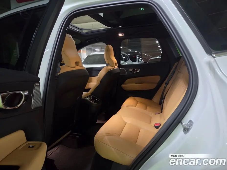 Volvo XC60 2021 2.0 автомат (гидро), фото 11