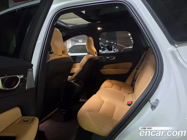 Volvo XC60 2021 2.0 автомат (гидро), миниатюра 11
