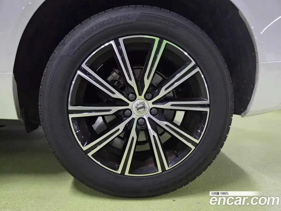 Volvo XC60 2021 2.0 автомат (гидро), фото 5