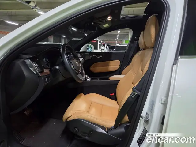 Volvo XC60 2021 2.0 автомат (гидро), миниатюра 10