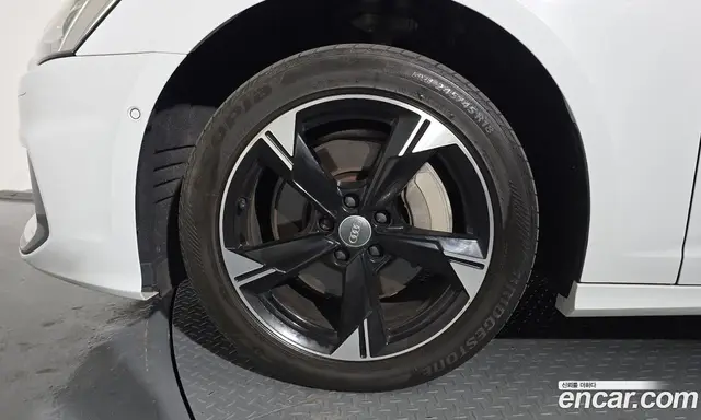 Audi A6 2019 2.0 автомат (гидро), миниатюра 4