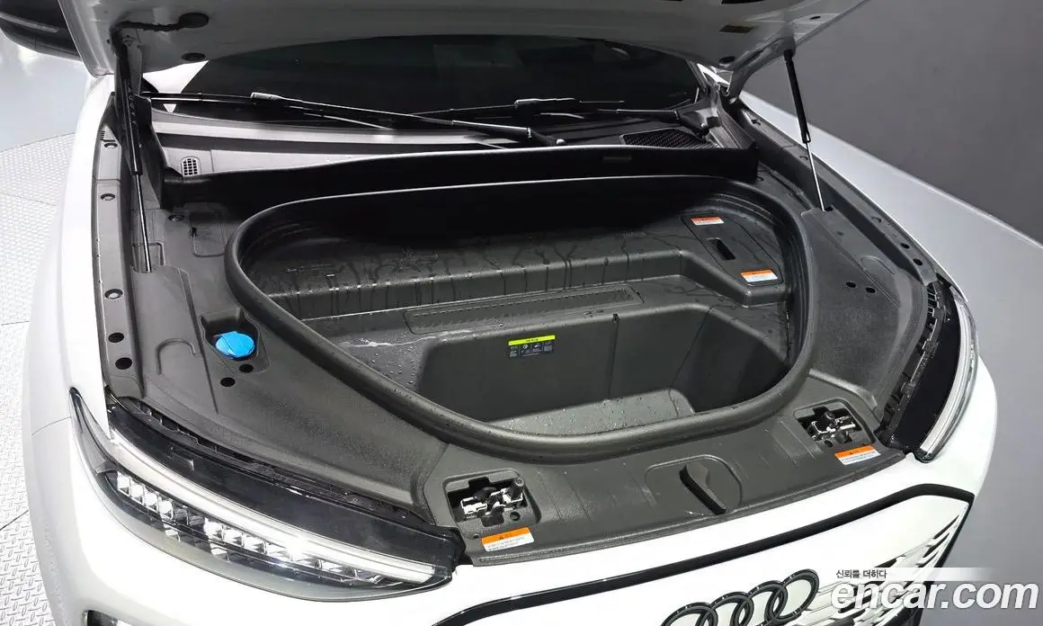 Audi SQ6 e-tron 2025 0.2 автомат (гидро), фото 6