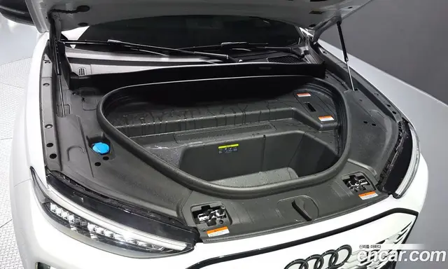 Audi SQ6 e-tron 2025 0.2 автомат (гидро), миниатюра 6