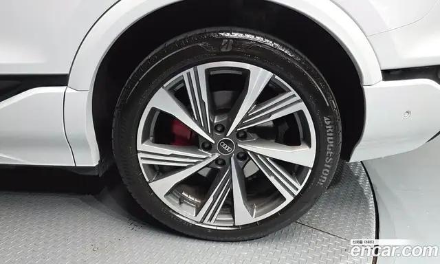 Audi SQ6 e-tron 2025 0.2 автомат (гидро), миниатюра 7