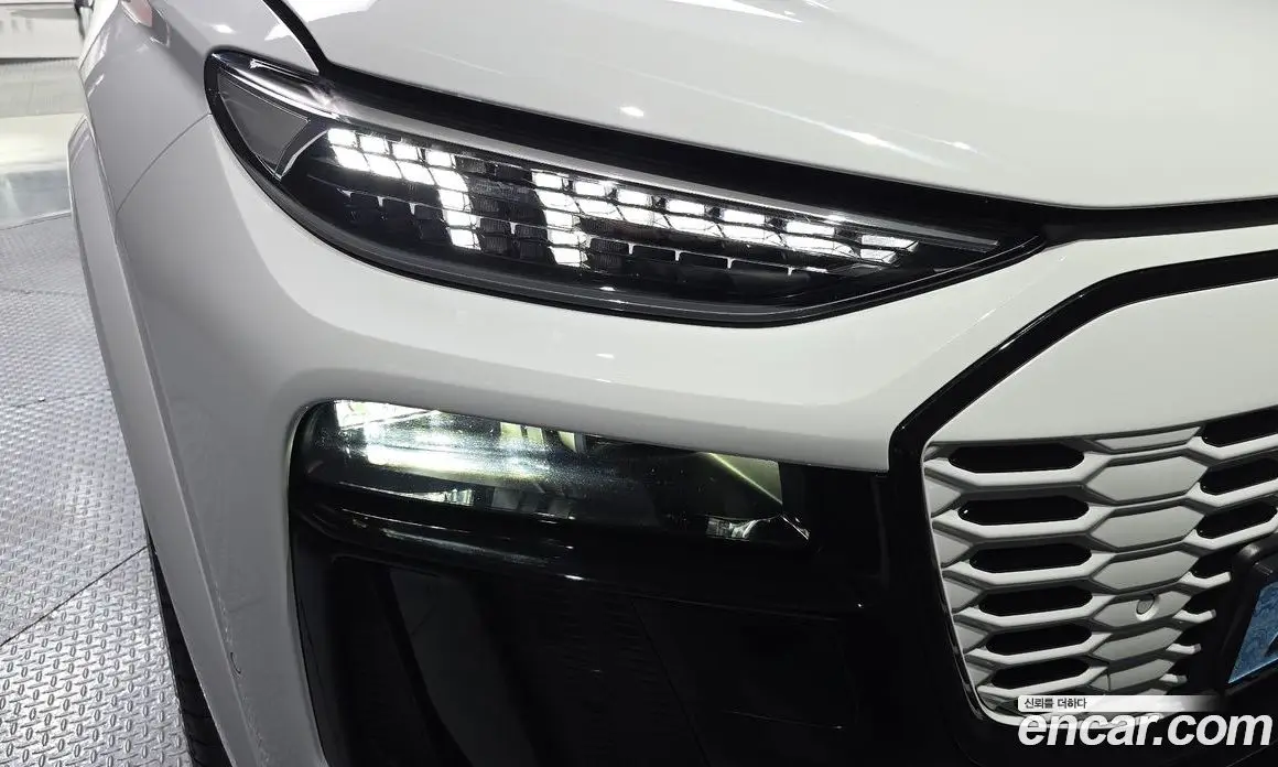 Audi SQ6 e-tron 2025 0.2 автомат (гидро), фото 8
