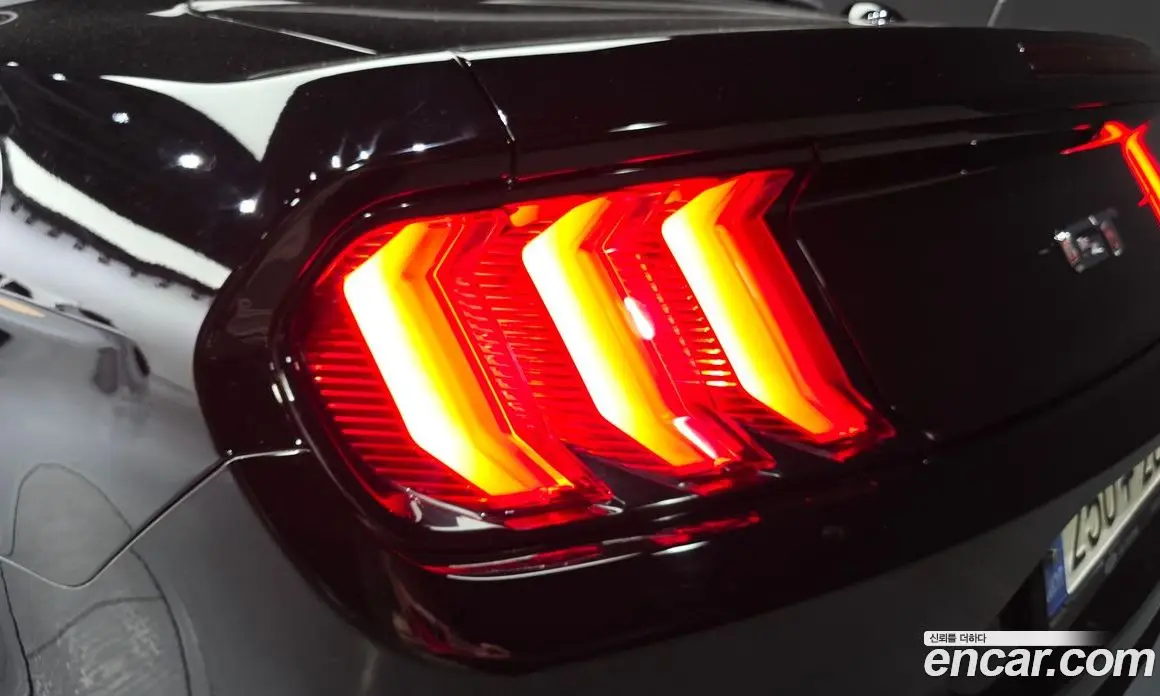 Ford Mustang 2021 5.0 автомат (гидро), фото 9